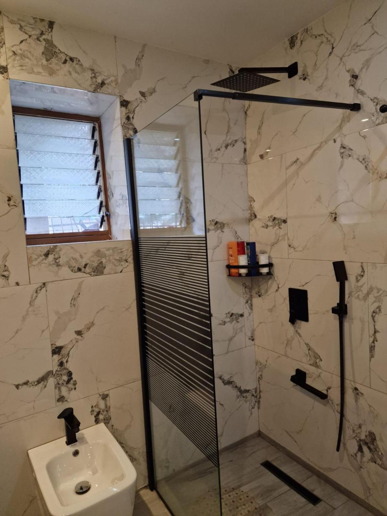 Villa Korado Sarandë エクステリア 写真